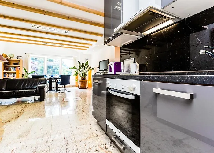 欧亚瑟德汝河公寓 *